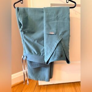 Figs Women's Bonsai Scrub Set